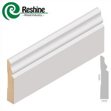 Hvítt grunnað viðarmót